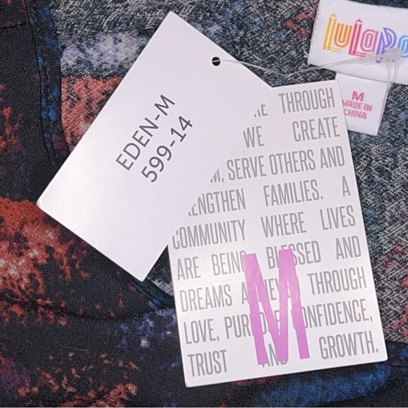 New Medium LuLaRoe Blue Purple Red Black Abstract Print Top Vneck 3/4 Sleeve - Picture 12 of 13